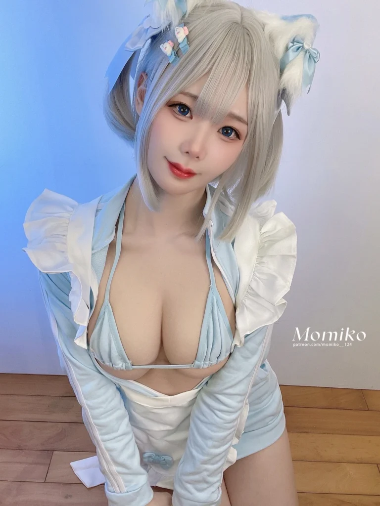 Chica cosplay Momiko